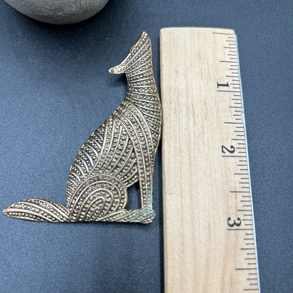 Vtg Howling Wolf Coyote Brooch Southwestern Goldtone Large Estate Lapel Pin - Picture 4 of 6